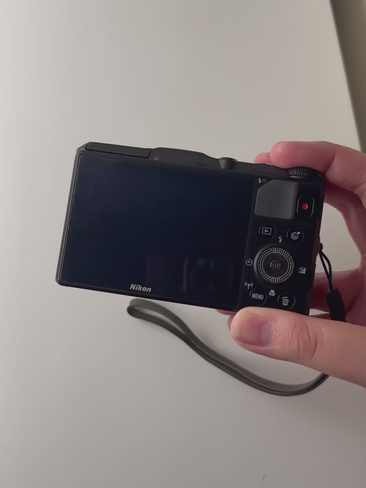 Nikon Coolpix S9700 📸