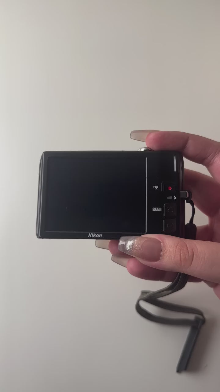 NIKON COOLPIX S4100 touchscreen 📸